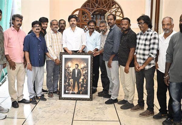  முதல்வரிடம் வாழ்த்து பெற்ற புகைப்பட கலைஞர்கள்