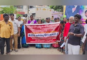  'அம்மா' உணவக பணியாளர்கள் 8 பேர் நீக்கத்தை கண்டித்து ஆர்ப்பாட்டம் 