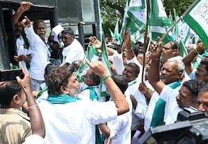 கடன் தள்ளுபடி கேட்டு விவசாயிகள் போராட்டம்