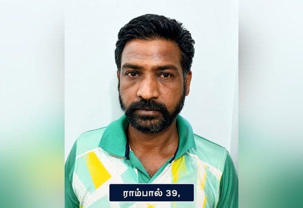  ஆற்றில் குளித்த வாலிபரிடம் நகை பறித்தவர் கைது
