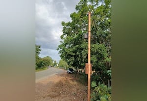  ஆபத்தான வளைவில் பயனற்று நிற்கும் சிக்னல்