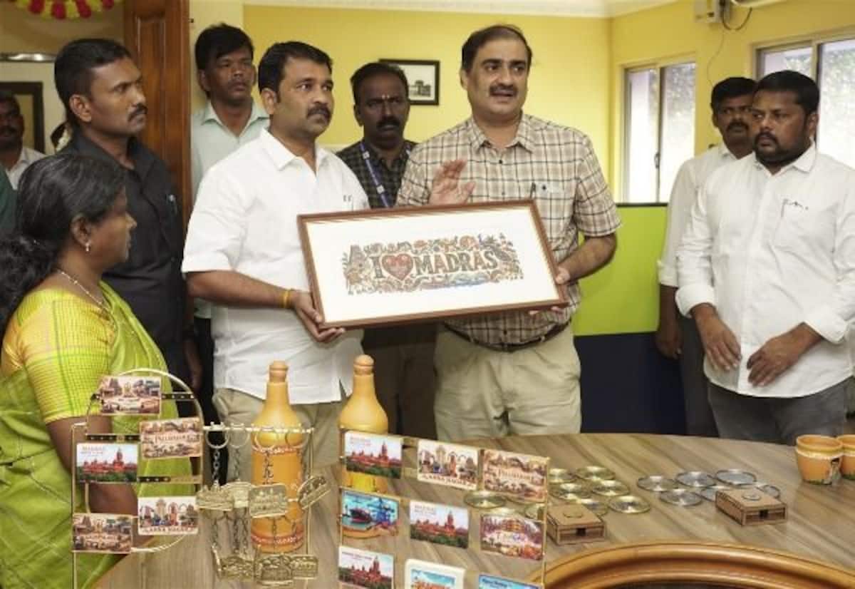 சென்னை தினத்திற்காக பூம்புகாரில் நினைவு சின்ன தொகுப்பு அறிமுகம்