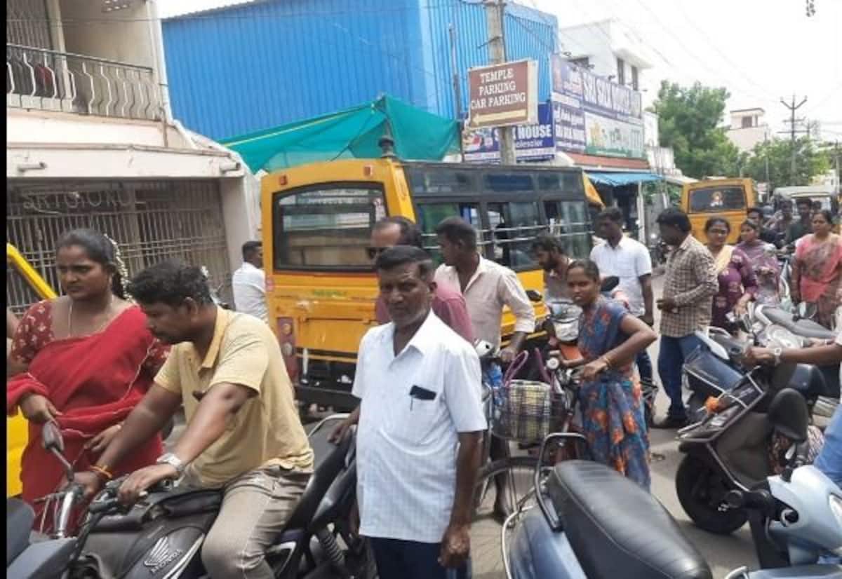 கோவிலை சுற்றிய வீடுகள் விடுதிகளாக மாறுவதால் திணறல்!: 'பார்க்கிங்' வசதியின்றி நெரிசலில் சிக்கும் பக்தர்கள் : கண்ட இடங்களில் கடைகள் அமைப்பதாலும் சிக்கல்