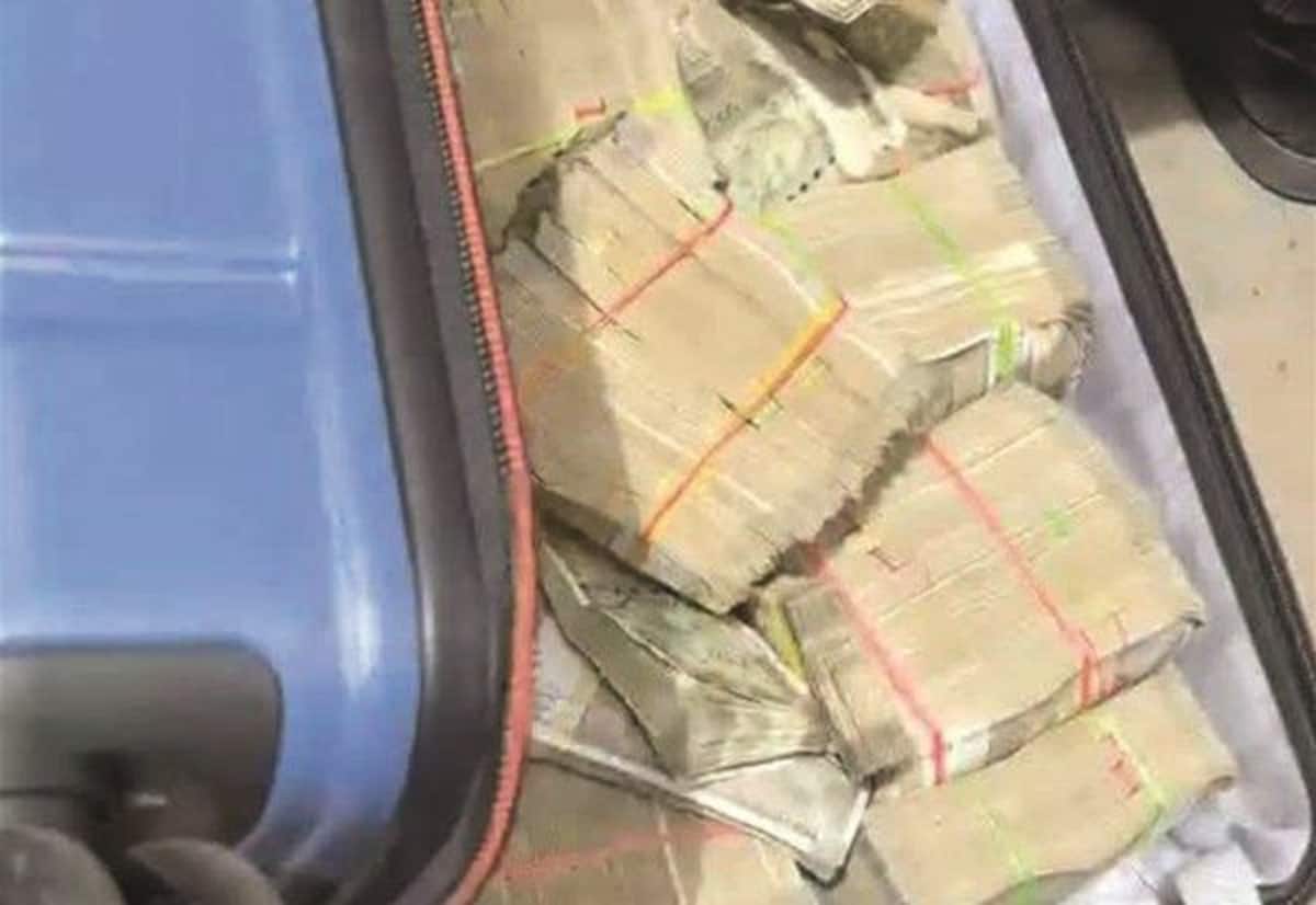 பெங்களூரில் ரூ.9 கோடி ரொக்கத்துடன் தூத்துக்குடி நகைக்கடை உரிமையாளர் கைது
