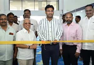  மதுரையில் கோலாகலமாக துவங்கியது தினமலர் ஸ்மார்ட் ஷாப்பர்ஸ் எக்ஸ்போ; கண்ணை கட்டுது ஸ்டால்கள்; களை கட்டுது கடல் போல் குவிந்து கிடக்கும் ஏராள பொருட்கள் உற்சாகமாக குவிந்த மக்கள்; ஆக.,24 வரை இனி தமுக்கத்தில் 'ஷாப்பிங்' கொண்டாட்டம் தான்