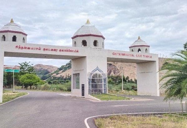  நிலம் தந்தனர் பட்டா தரவில்லை அரசு மீது விவசாயிகள் குற்றச்சாட்டு