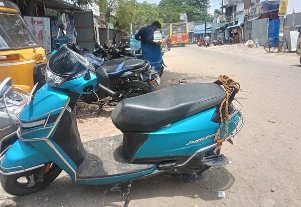  தேவிபட்டினம் ரோட்டோரம் ஆக்கிரமிப்புகள் அதிகரிப்பு