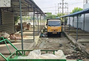  பரமக்குடியில் பயன்படுத்தப்படாத நகராட்சி மீன் அங்காடி வளாகம்