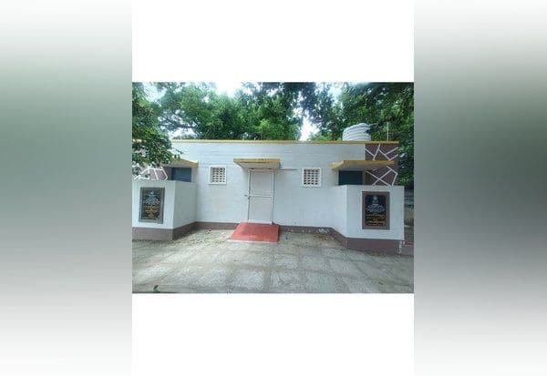  பள்ளி நிர்வாகத்தால் சுகாதார வளாகம் பூட்டி வைப்பு பெரியகுளம் நியூ கிரவுண்ட்டில் அவதி