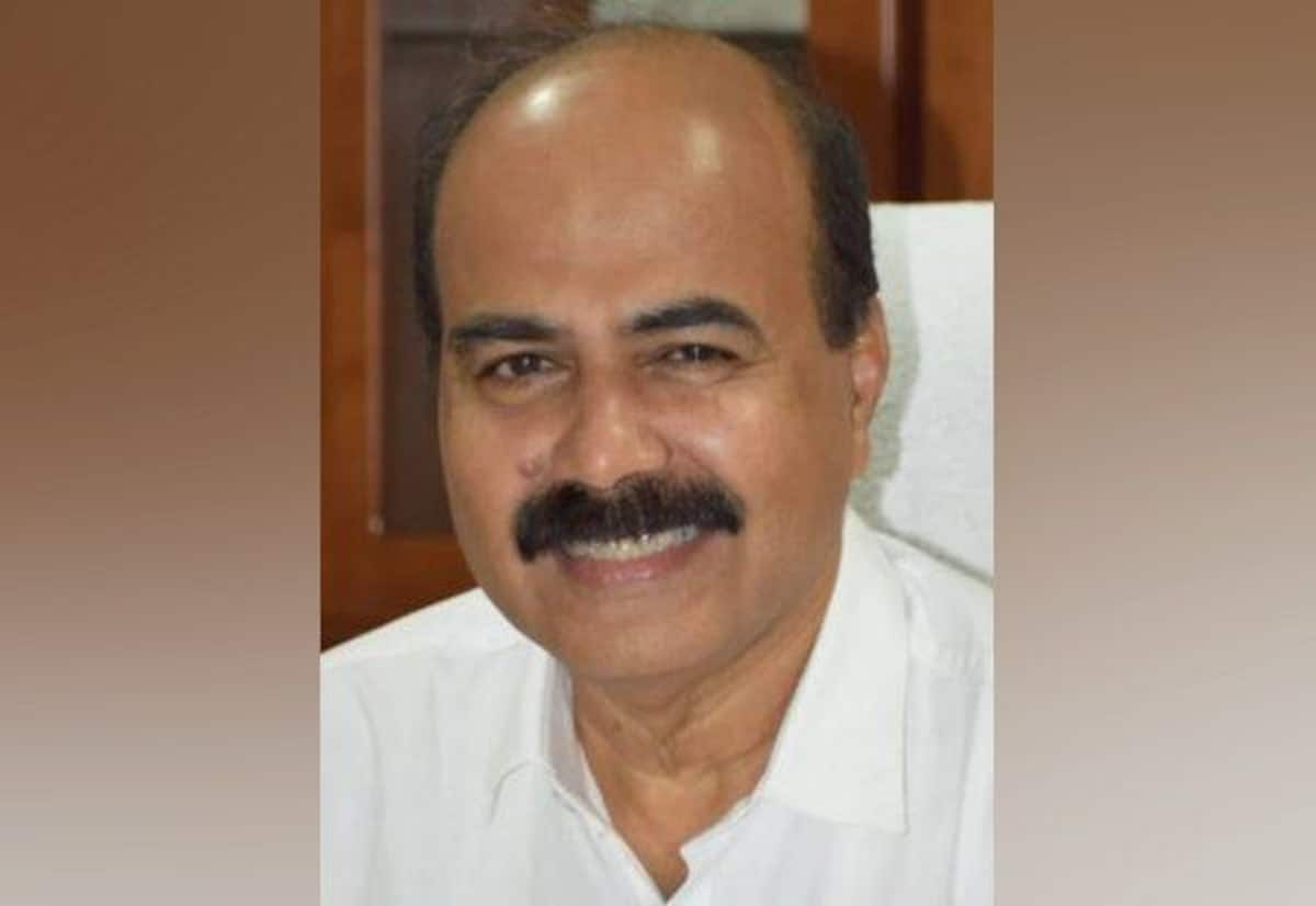 இளைஞர்களை கரப்பான்பூச்சிகளாக மாற்ற வெளிநாட்டு சக்திகள் முயற்சி: கேரள பல்கலை துணைவேந்தர்