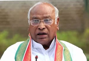 ராம்லீலா மைதானத்தில் ஹோமம்: கார்கே காங்கிரஸ் மீது வருத்தம்!