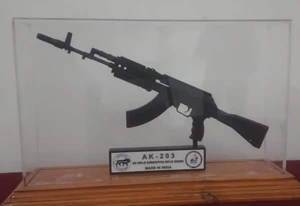 முதல்முறையாக இந்திய ராணுவத்துக்கு உள்நாட்டில் தயாரான துப்பாக்கிகள்