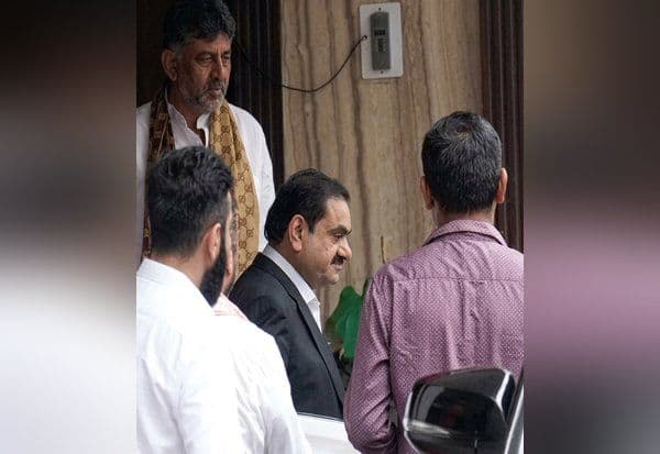  முதல்வர் சிவகுமார் - தொழிலதிபர் கவுதம் அதானி திடீர் சந்திப்பு