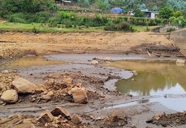  'கொடை'யில் வறண்டது பூண்டி 'அருங்காட்டுக்குளம்' பாரபட்சமாக தண்ணீர் பாய்ச்சும் ஆயக்கட்டு விவசாயிகள்