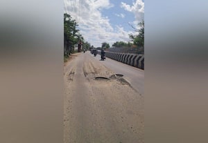  ரோட்டில் பள்ளத்தால் விபத்து நிகழ வாய்ப்பு