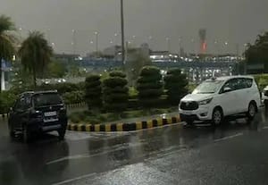 கனமழையால் டில்லியில் வான்வழி போக்குவரத்தில் சிக்கல்: மாற்றுப்பாதையில் திருப்பி விடப்பட்ட 15 விமானங்கள்