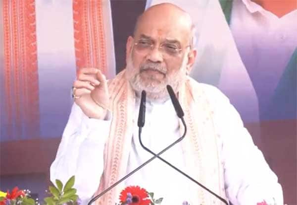 மலேஷியாவில் இருந்து குற்றவாளிகள் 3 பேர் இந்தியாவுக்கு நாடு கடத்தல்: அதிகாரிகளுக்கு அமித் ஷா பாராட்டு