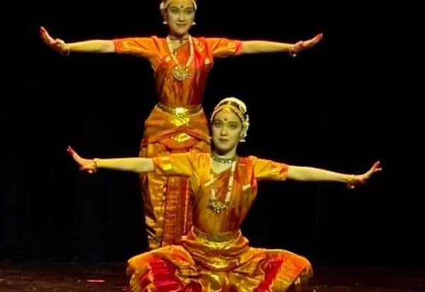 வரவேற்பு பெற்ற சீன இரட்டையரின் பரத நாட்டிய அரங்கேற்றம்