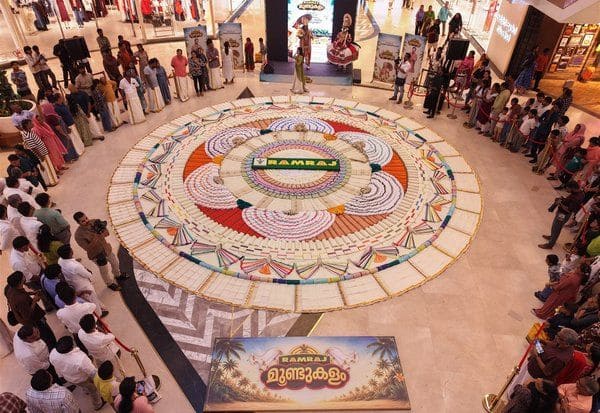  ஓணம் பண்டிகைக்கு 3,000 வேட்டிகளில் பூக்களம் ராம்ராஜ் காட்டன் புதிய சாதனை