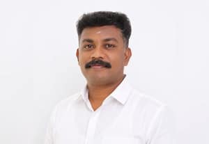 ரோட்டோரம் பட்டுப்போன மரங்களால் விபத்து ﻿ அபாயம்: அசம்பாவிதம் ஏற்படும் முன் அகற்ற வலியுறுத்தல்