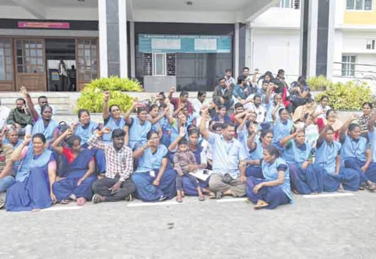 100 நாள் வேலை அனைவருக்கும் வழங்க பி.டி.ஓ., அலுவலகத்தில் கோரிக்கை மனு