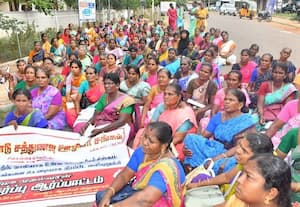  சத்துணவு ஊழியர்கள் ஆர்ப்பாட்டம் 