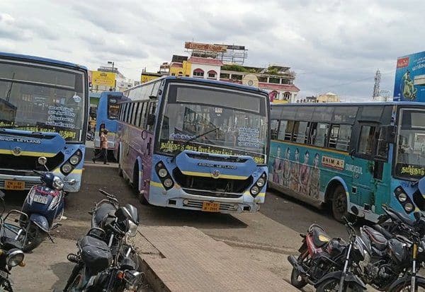  சிற்றுார்களுக்கு மதிய நேரங்களில் அரசு பஸ் சர்வீஸ் 'கட்'- பஸ் நிலையத்தில் காத்திருந்து அவதிப்படும் பயணிகள்