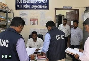 ரெய்டில் சிக்கிய சார் - பதிவாளர்களை இடமாற்றம் செய்வதில் சிக்கல் நீடிப்பு; அமைச்சர்கள் சிபாரிசால் உத்தரவு தாமதம்