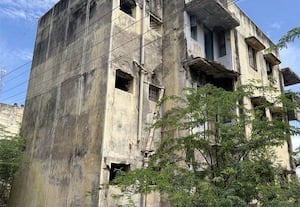  வீட்டு வசதி வாரிய குடியிருப்பு சேதம் சமூக விரோதிகளின் கூடாரமான அவலம்