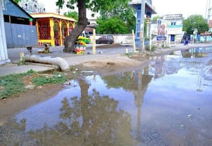  குழாய் உடைந்து குடிநீர் வீண்