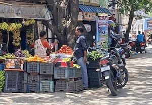  ராமநாதபுரத்தில் நடை பாதைகள் மாயம்  தினமும் போக்குவரத்து நெரிசலால் அவதி
