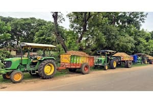  ஸ்ரீமுஷ்ணத்தில் வண்டல் மண் கடத்தல் டிப்பருடன் 3 டிராக்டர்கள் பறிமுதல்
