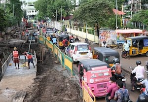  கால்வாய் அமைக்கும் பணி தாமதம்: யானைக்கவுனி சாலையில் நெரிசல்