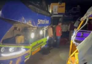 ஆந்திராவில் அதிகாலை பயணத்தால் விபரீதம்; ஆட்டோ மீது தனியார் பஸ் மோதியதில் 7 பேர் பலி