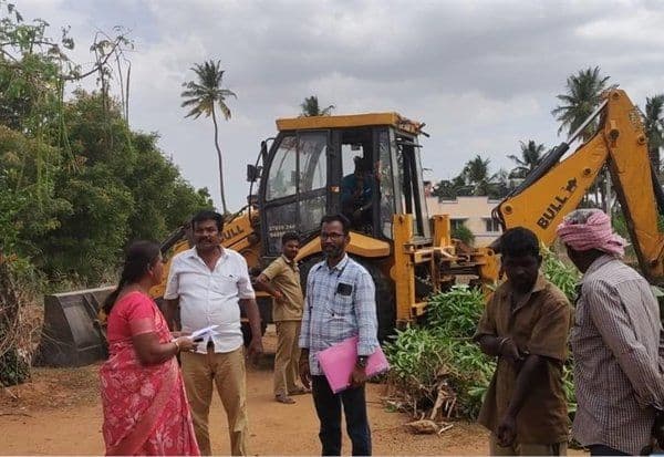 ஆக்கிரமிப்பு அகற்றும் பணி: எதிர்ப்பால் பாதியில் நிறுத்தம்