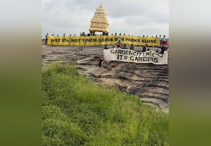  லால்பாக் பூங்காவில் சுரங்கப்பாதை சமூக ஆர்வலர்கள் போராட்டம்