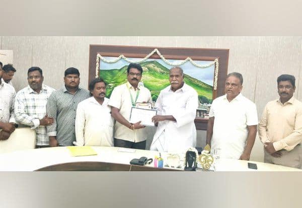  சிறந்த ஊழியர் விருது வழங்கல்