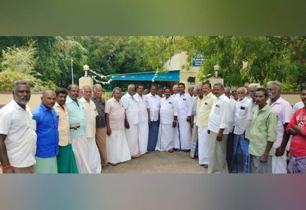நீர் வளத்துறை அலுவலகத்தை விவசாயிகள் முற்றுகை அமராவதியிலிருந்து நீர் திறக்க வலியுறுத்தல்