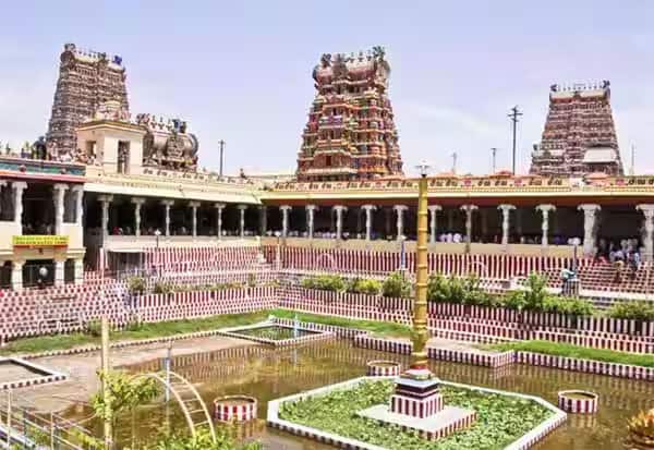மீனாட்சி கோவில் கும்பாபிஷேகத்தில் அன்னதானம்: உணவு பாதுகாப்புத்துறை சான்றிதழ் கட்டாயம்