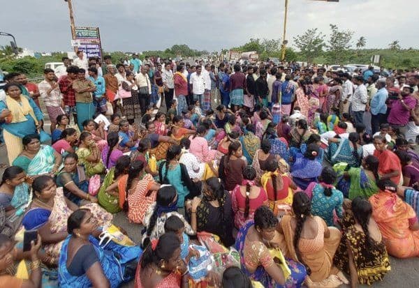  ஆன்லைன் முதலீட்டில் ஏமாந்த மக்கள்: போராட்டம் முகவர்கள் வீடு, போலீசார் மீது கல்வீச்சு