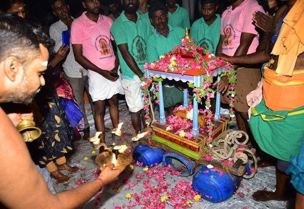  திருவேடகத்தில் ஏடு எதிரேறிய விழா