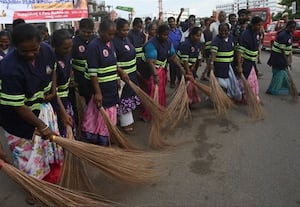  துாய்மை பணியாளர்கள் போராட்டம்