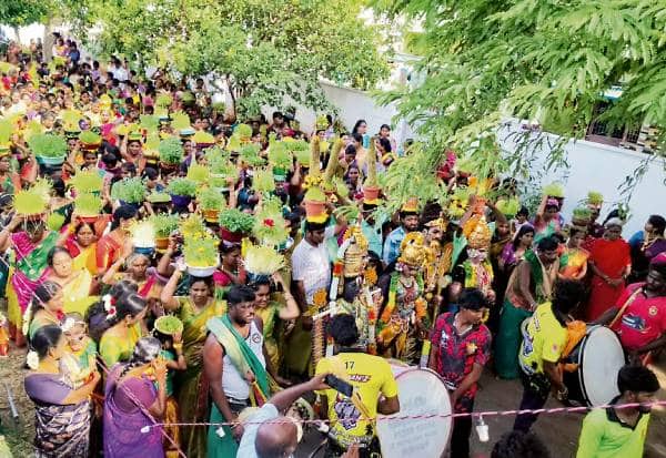 முளைப்பாலிகை எடுத்து பெண்கள் ஊர்வலம்