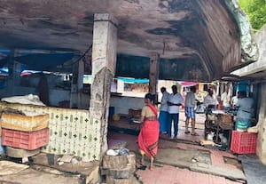  இடிந்து விழும் அபாயத்தில் பண்ருட்டி மீன் மார்க்கெட்