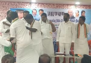  காங்., கூட்டத்தில் நாற்காலிகள் வீச்சு