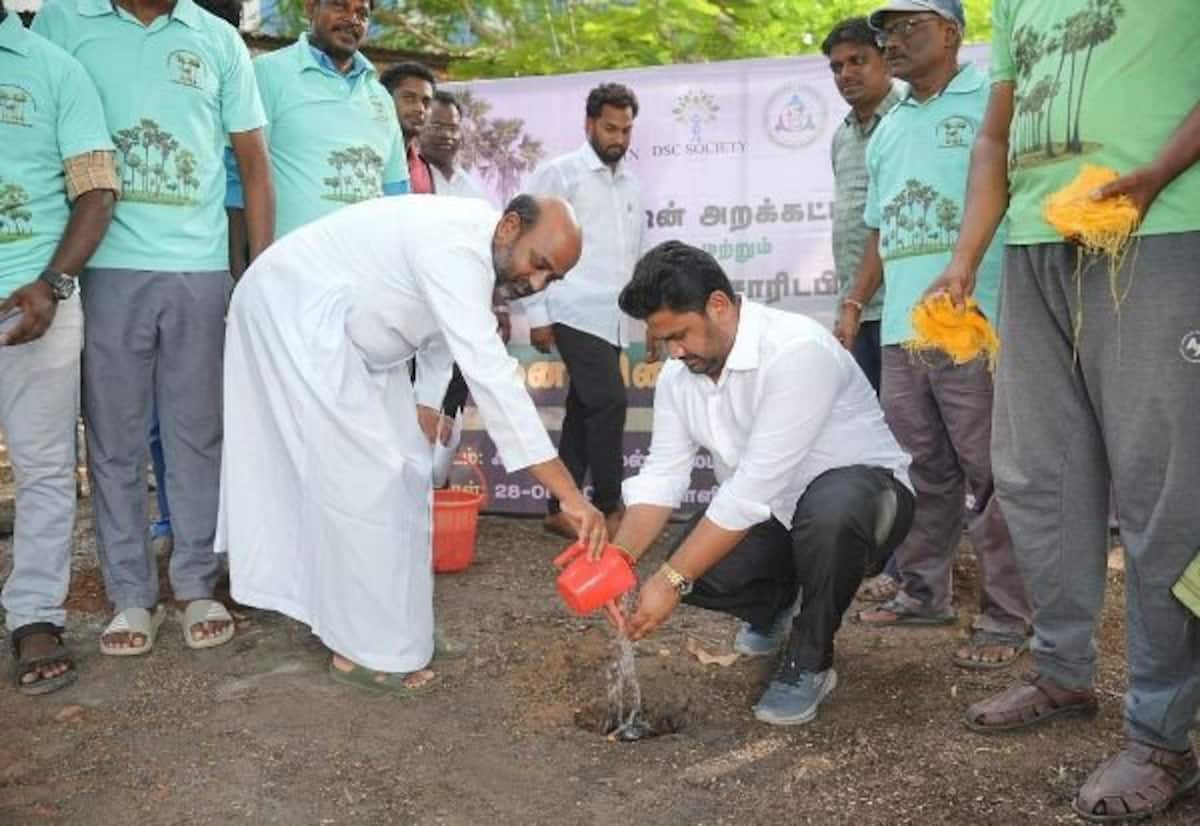 பாத்திமா அரசு பள்ளியில் பனை விதை நடும் விழா
