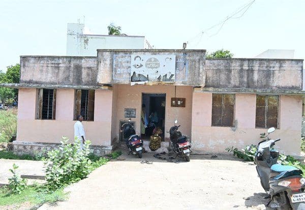  இருளில் தாய் -- சேய் நல மையம் கர்ப்பிணியர், குழந்தைகள் அவதி