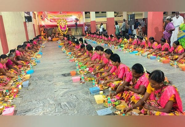  மேல்மலையனுார் அங்காளம்மன் கோவிலில் திருவிளக்கு பூஜை