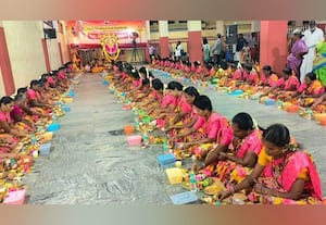  மேல்மலையனுார் அங்காளம்மன் கோவிலில் திருவிளக்கு பூஜை