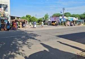  ஒட்டம்பட்டு பஸ் நிறுத்தத்தில் நிழற்குடை அமைக்க கோரிக்கை